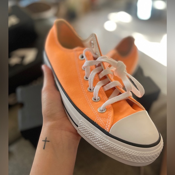 Converse Peach Sneakers - Picture 5 of 8